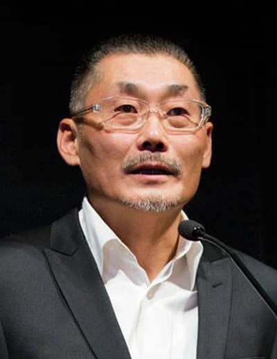 何平
