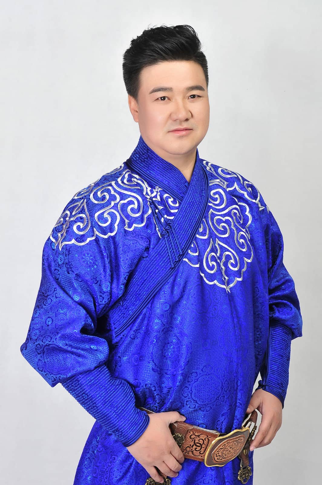 孟和乌力吉