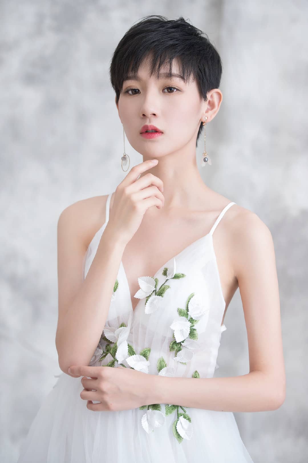 董婕