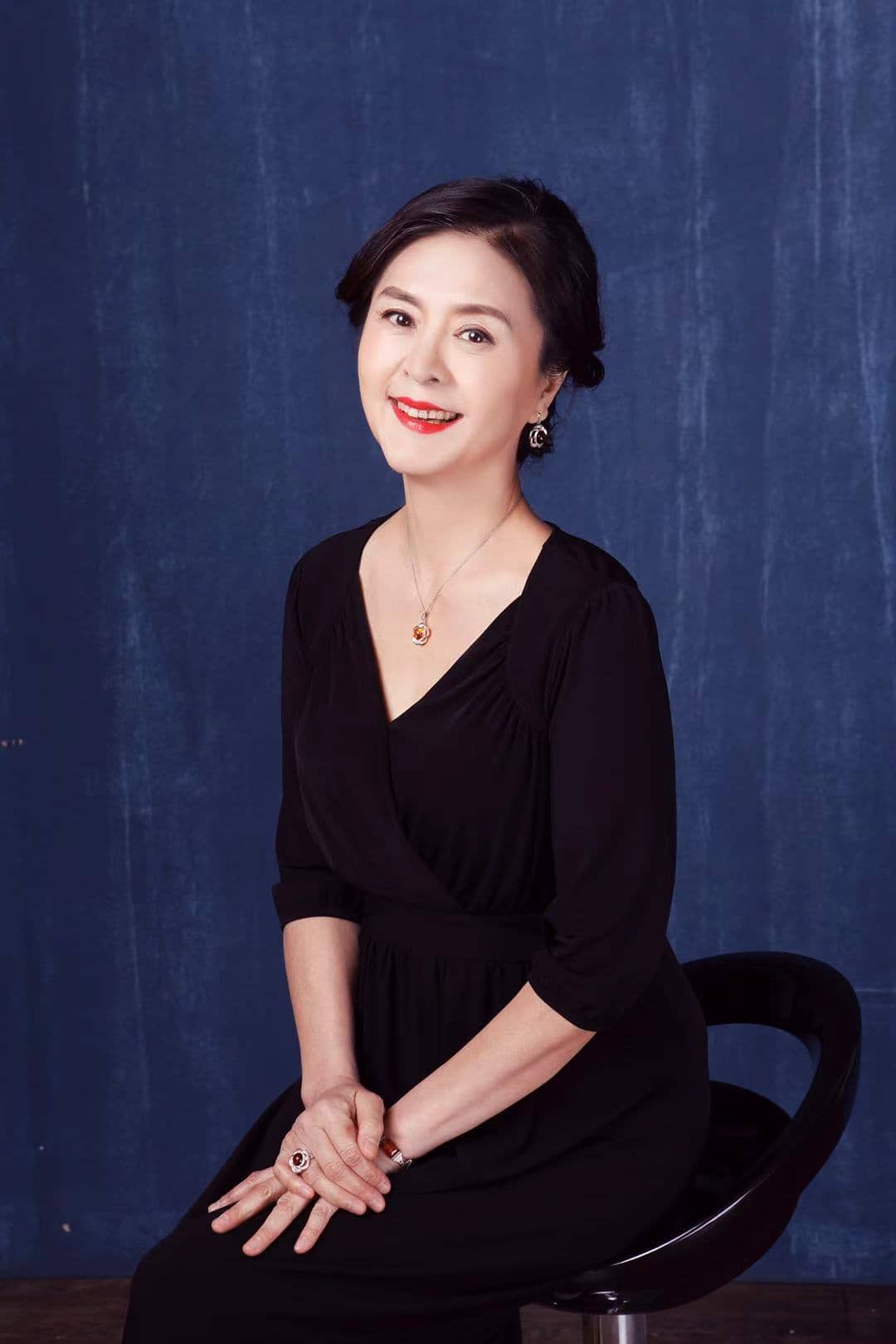 周玲