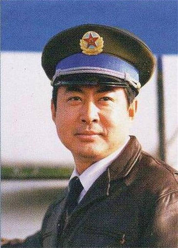 梁振亚