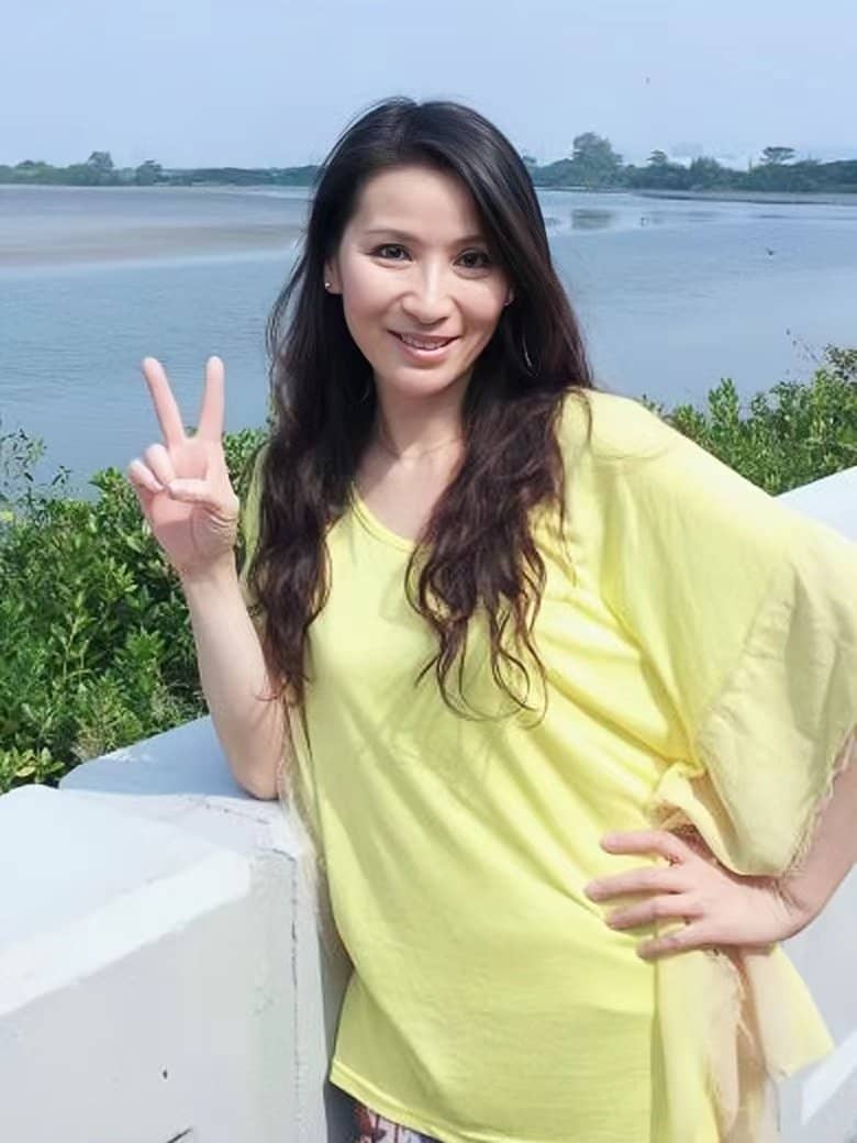 区霭玲